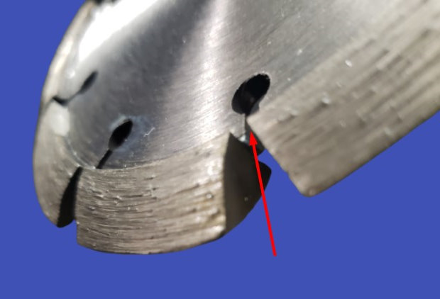 a crack in angle grinder blade