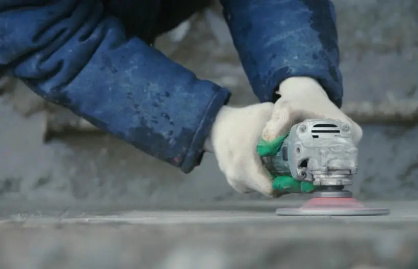 concrete grinding by angle grinder