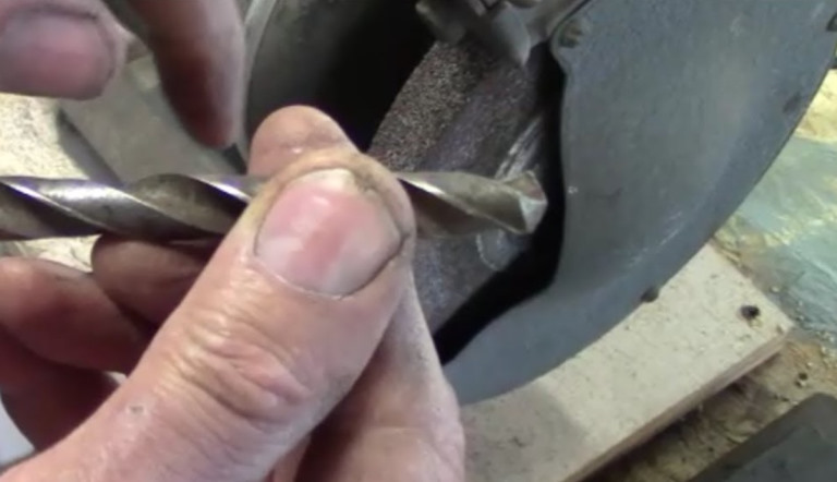 use bench grinder to sharpen drill bits