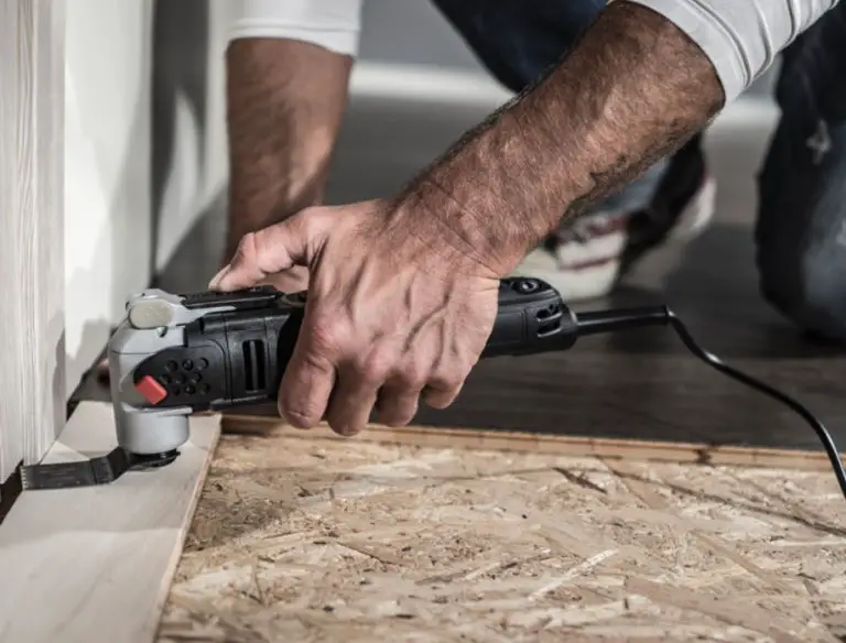 Oscillating tools can work in a tight area