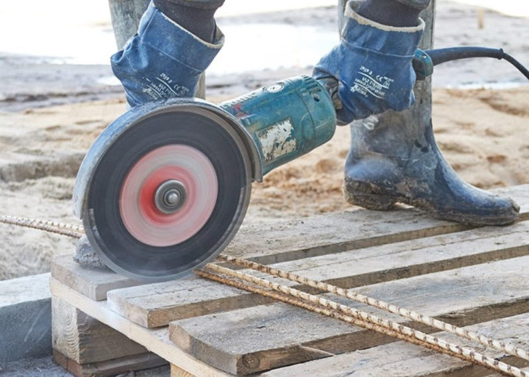 cutting rebar by angle grinder
