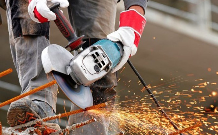 cutting rebar with angle grinder